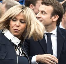 The president's dilemma france's emmanuel macron must decide how to fight next year's election. Wahl In Frankreich Brigitte Macron Hat Sich Tipps Von Carla Bruni Sarkozy Geholt Welt