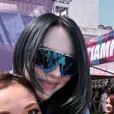 alaska bybillieilish fotos y videos de instagram roupas