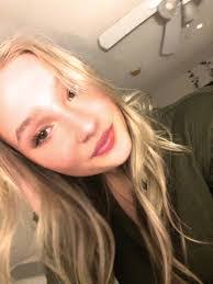 Brianna Graves's Instagram, Twitter & Facebook