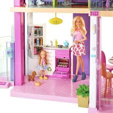 Una casa de barbie es uno de los mejores regalos que podéis hacer a una niña, estas ayudan un montón con su desarrollo y crecimiento, al igual que a si algo me encanta de las casas de barbie y de muñecas en general, es que el jugar con ellas beneficia enormemente al crecimiento de los más. Barbie Casa De Los Suenos Descargar Juego Barbie Mega Casa De Los Suenos Pascal Pictures