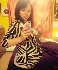 À partir de 18 ans, les relations sexuelles à plusieurs personnes sont permises dans la mesure où tous les adultes qui y participent sont consentants. Une Jeune Fille De 18 Ans Enceinte Donne Son Bebe Mais Sa Decision Apres La Naissance A Laisse Les Parents Adoptifs En Larmes Sante Plus Mag Teles Relay