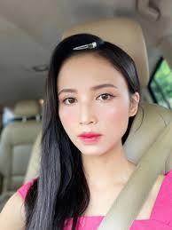 Nữ MC lọt thỏm giữa dàn thí sinh Hoa hậu Việt Nam, được chú ý vì nhan sắc  rực rỡ