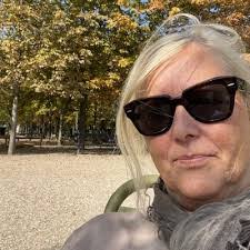 Heather Moffat's Instagram, Twitter & Facebook