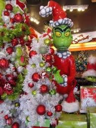 A Wonderful Wizarding Time In Orlando Travel Blog Grinch Christmas Christmas Crafts Grinch Christmas Tree