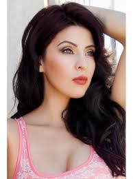 Amanda Pond's Instagram, Twitter & Facebook