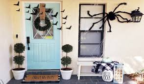 Cool breezes are bringing halloween closer, and imaginative halloween porch decorations will add excitement to your celebrations. Simple Halloween Front Porch Decor Simple Made Pretty