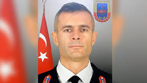 Son dakika haberi… milli savunma bakanlığı, i̇dlib'deki topçu saldırısında 1 asker şehit oldu, 2 asker yaralandı açıklaması yaptı. Suriye De Bir Askerimiz Sehit Oldu Aci Haber Ailesine Verildi Son Dakika Haberleri