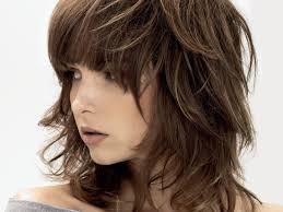 C'è un taglio di capelli che valorizza meglio degli altri la forma. Capelli Fase Tre Ripartire Con Un Taglio Medio E Scalato Vanity Fair Italia