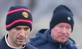 基恩批卢克-肖戴的帽子太傻，网友吐槽：你以前戴过更傻的|曼联|卢克-肖|罗伊-基恩|懂球帝