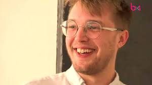 Il photographie Roméo Elvis, Pablo Andres, La Smala, Caballero ou JeanJass  et bien d'autres, le talentueux Guillaume Kayacan est l'invité de Melissa  dans #Tas2minutes