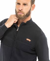 Il est proposé en maille à reliet (type colonette hidoues) pour lui donner une touche d'originalité. Cardigan Homme Pull Gilet Sweat Mode Homme Terre De Marins