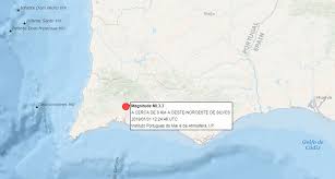O tremor de terra de 6,0 na escala de richter, sentido esta madrugada em portugal continental e com maior intensidade no sul, não terá provocado danos humanos e materiais no algarve, de acordo com a protecção civil da região, que recebeu dezenas de chamadas telefónicas. Terra Tremeu Perto De Silves