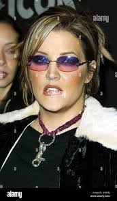 Lisa Tryon's Instagram, Twitter & Facebook