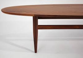 It has great lines, it is a long and narrow oval table with tapered legs and stretcher base. Henredon Modernist Surfboard Walnut Coffee Table At 1stdibs