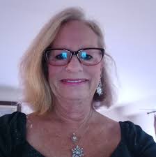 Hi! I'm new to this group. I recently joined because I've been an avid  vintage barbie collector since the early 1990s.