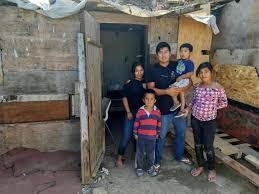 Creato da cartolandia / 3842. Asi Vive La Gente En Las Cartolandias De Tijuana Siempre En La Noticia