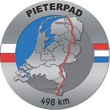 Het pieterpad vervolgt met een boog om het dorp geysteren. Pieterpad Medal Hikermedals Commemoration Scenic Medals