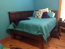 Corner Queen Size Bed Using 2 Old 5 Panel Doors Vintage Headboards Hometalk The right headboard can complete a room.