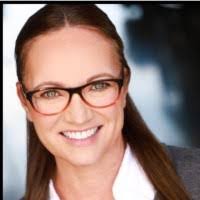 Kerrie Moran's Instagram, Twitter & Facebook