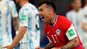 Browse 123 seleccion chilena stock photos and images available, or start a new search to explore more stock photos and images. Vamos Carajo La Arenga De Gary Medel En La Llegada De La Seleccion Chilena A Brasil Alairelibre Cl