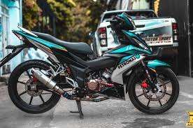 Sang modifikator coba memindahkan apa yang lagi tren di mobil ke motor modifikasinya ini. Xjalff5wpywvfm