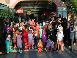 Heute ist halloween ein fester bestandteil der amerikanischen tradition und neben „christmas und „thanksgiving eines der wichtigsten. Halloween Klexikon Das Kinderlexikon