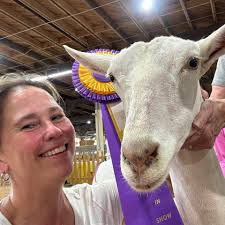 Staci Kmetz had a great weekend with great friends! She has a love for  showing that will never go away! 💜 Staci showed at the last PCLA show  circuit jackpot of the