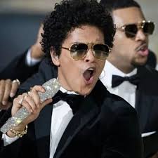 🤪 Sou maníaca nas caras engraçadas que o @brunomars faz ! Fico catando as  caras e bocas dele 🤣 #brunomarsconcert #brunomarsphotos #feed #engraçado  #humor #alegria #explorer