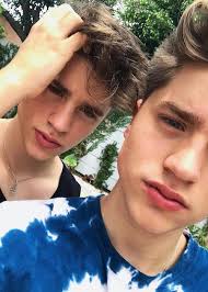 Martineztwins@eomni.net la dieta out now. Emilio Martinez Height Weight Age Girlfriend Family Facts Biography