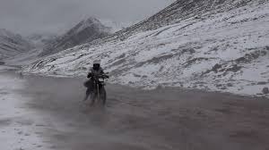 Nach ihrem motorradtrip um die halbe welt reiste sie mit ihrem 24 jahre alten benz erneut durch 15 länder bis nach laos. Uber Grenzen Mit 64 Jahren Auf Dem Motorrad Bis Zentralasien