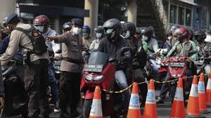 Akurat.co, anggota dpr ri dari fraksi pkb, luqman hakim menilai, wacana perpanjangan pemberlakuan pembatasan kegiatan masyarakat (ppkm) darurat atau tidak pemerintah harus melakukan evaluasi dan objektif. Ppkm Darurat Diperpanjang Hingga Akhir Juli Ini Skenario Yang Disiapkan Anies