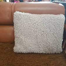Hai sahabat crafter, di video kali ini saya akan menjelaskan cara membuat bantal sofa bulat dengan menggunakan bahan berbulu. Sarung Bantal Bulu Domba Shopee Indonesia