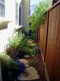Sml Narrow Path Idea Small Yard Landscaping Side Yard Landscaping Small Yard