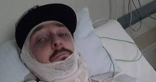 Adam Van Bendler trafił do szpitala. Fani żartują ze stanu jego zdrowia