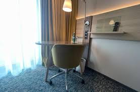 The bar in the open lobby, serving drinks and starbucks coffee. Holiday Inn Dusseldorf City Toulouser Allee An Ihg Hotel Dusseldorf Aktualisierte Preise Fur 2021