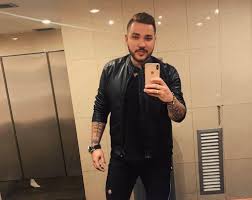 Uribe publicó en su cuenta oficial de instagram una fotografía en la que se le ve un poco pasado de kilos y muy joven. Jessi Uribe Quiere Hacerse Una Cirugia Liposuccion