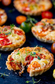 Cheese And Tomato Tarts With A Rich Tomato Ragu And Creamy Bechamel Sauce Encased In Shortcrust Pastry The Bes Vegetarian Picnic Kids Picnic Foods Picnic Food
