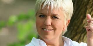 Comme elle l'a expliqué à notre confrère télé star, son compagnon a été « terrassé par un cancer foudroyant ». Mimie Mathy Pleure Son Compagnon Selon France Dimanche