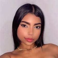 Jane Low (@pettyyinpink)