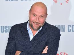 Abonnez vous et likez pour de prochaines caméras cachées de françois damiens. Francois Damiens Avec Benoit Poelvoorde On Regarde En Boucle La Video De Johnny Cadillac Gq France