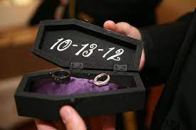 Chloe Rudy S Chic Goth Historic Mansion Wedding Offbeat Bride Gothic Wedding Rings Horror Wedding Halloween Themed Wedding