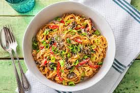 Chili Nudel Pfanne Mit Zitronengras Rezept Hellofresh Nudelpfanne Zitronengras Rezepte Gesund