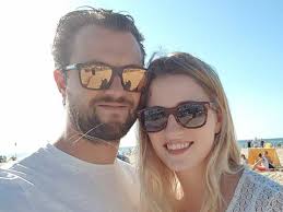 Burendag: Rowy trouwt met haar buurjongen