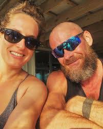 Elizabeth Arcand's Instagram, Twitter & Facebook