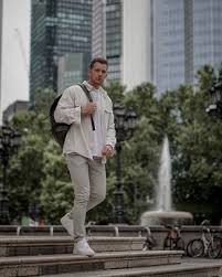 Oftmals sind festliche anlässe mit schwarz und weiß eng verwoben. Cudtgacqlwfplm