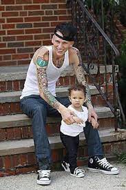 8, machine gun kelly shared his proud dad moment to his 1.5 million twitter followers. Pin On Love Is Blind