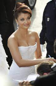 High Quality Bollywood Celebrity Pictures: Aishwarya Rai Bachchan Sexiest  Cleavage Show In White Dress At Up Premiere At The 62nd Annual Cannes  Film Festival