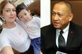 Umno leader datuk seri mohamed nazri aziz's wife has denied allegations that she flouted home quarantine after a video showing her playing with her children by a beach in bachok, kelantan went viral. Selepas Nazri Aziz Isteri Dan Anak Pula Dijangkiti Covid 19 Haflin Anggap Ada Hikmah Jalani Kuarantin Di Villa Miliknya Di Kelantan Sempat Berkuda Di Tepi Pantai Bersenam Semasa Mstar