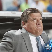 ''el piojo'' miguel herrera meme gracioso. Futbol Picante A Twitteren Miguel Herrera Nunca Ha Ganado Un Partido De Ida De Semifinales Como Dt Del America Tres Empates Cinco Derrotas Ademas Las Once Derrotas Que Tiene En Semifinales
