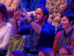 In 2014, he began singing for the band manoeuvres. Knaller Van Een Knockout Bezorgt Sean Dhondt Tranen In De Ogen In The Voice Kids
